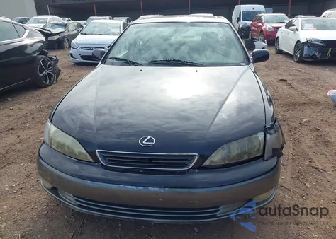 2001 Lexus Es 300 z USA, uszkodzony, nr VIN JT8BF28G110317452